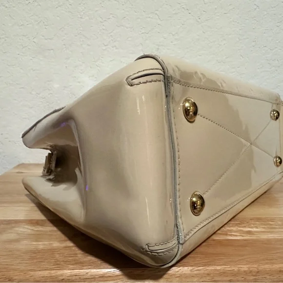 Louis Vuitton Monogram Vernis Montaigne - Patent Leather - Picture 5 of 13